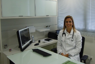Dra. Fernanda Vieira Ramalho de Azevedo Foto Médica